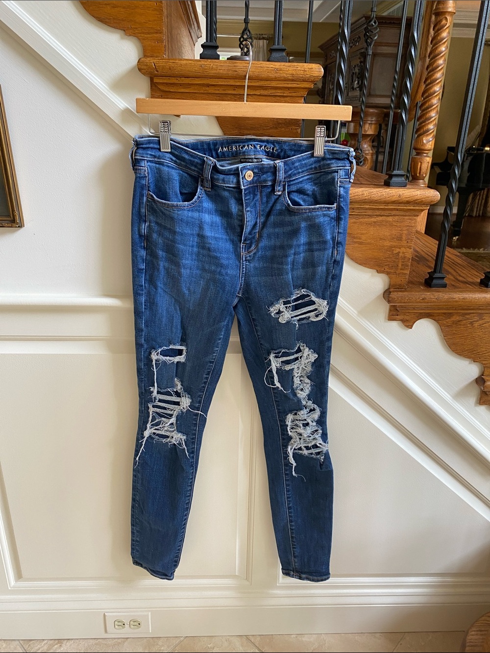 AMERICAN EAGLE Next Level Stretch Distressed Jegging Jeans